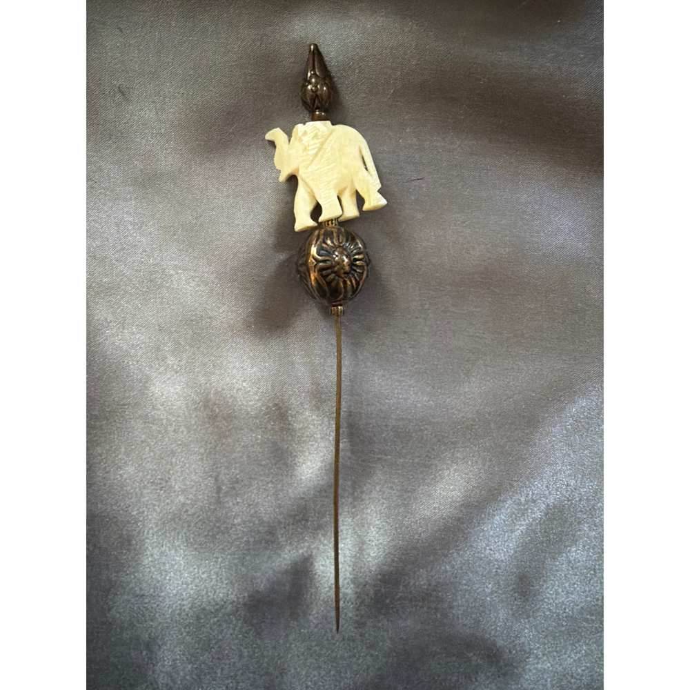 No label Elephant Hat Pin in Gold - Picture 1 of 2